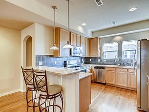 319 Quebec St, Unit 2 in Denver, CO - Building Photo - Building Photo