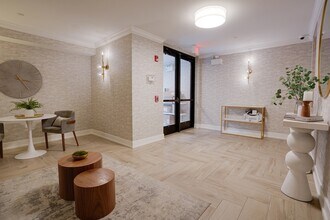 1781 Tudor Ln, Unit 308 in Northbrook, IL - Foto de edificio - Building Photo