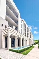 718 Valencia Ave in Coral Gables, FL - Building Photo