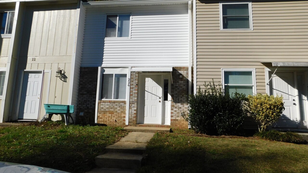 226 Candlebrook Dr in Enterprise, AL - Building Photo