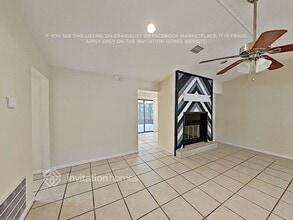 25535 Lido Ave in Sorrento, FL - Foto de edificio - Building Photo