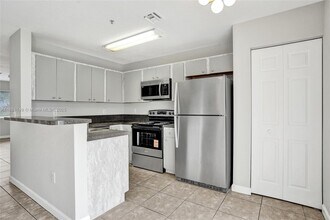 5441 SW 41st St in Pembroke Park, FL - Building Photo - Building Photo