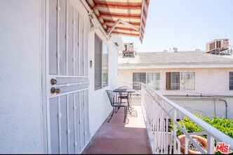 1240 Lodi Pl in Los Angeles, CA - Building Photo - Building Photo
