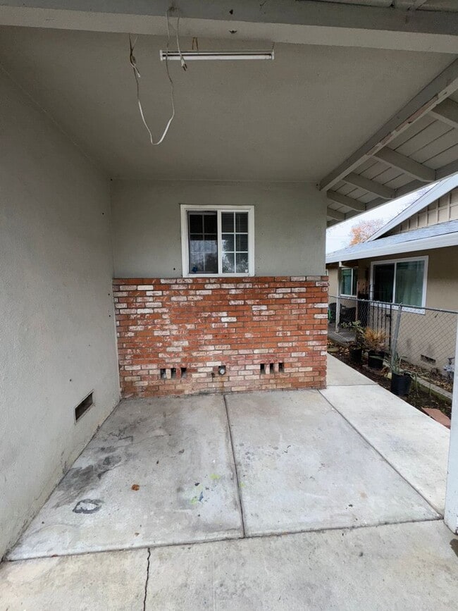 5813 Enfield St in Carmichael, CA - Building Photo - Building Photo