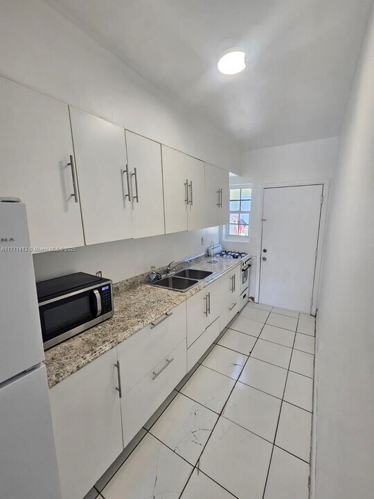 1921 Marseille Dr in Miami Beach, FL - Building Photo