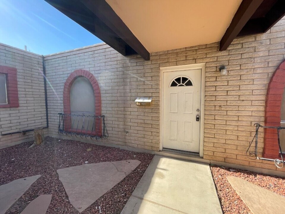 1150 N Wedgewood Cir in Mesa, AZ - Building Photo