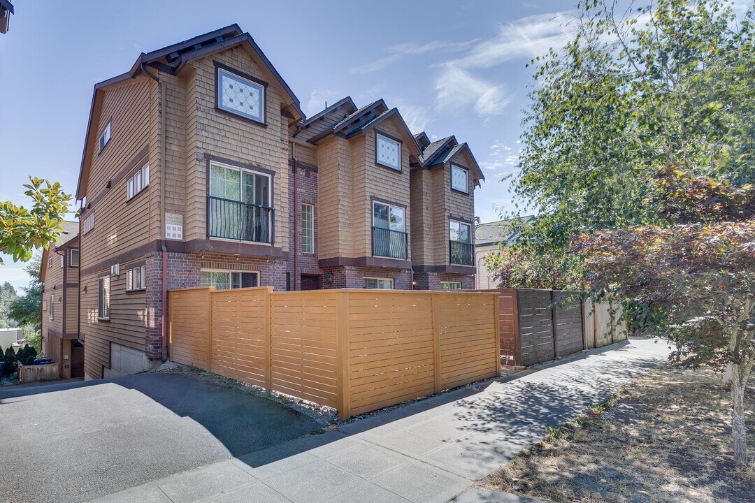 116 25th Ave E in Seattle, WA - Building Photo
