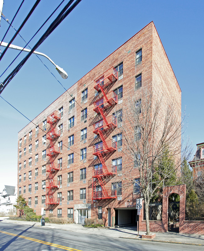 180 Hawthorne Ave in Yonkers, NY - Foto de edificio - Building Photo