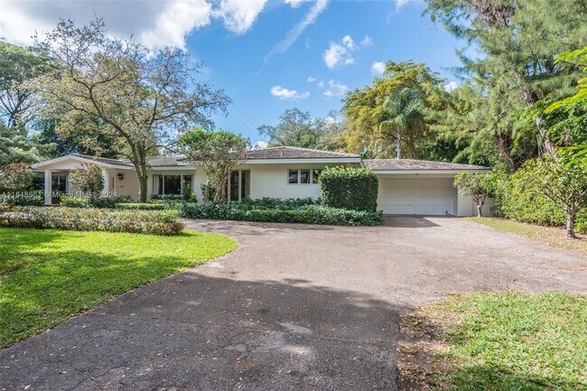 3700 Alhambra Ct in Coral Gables, FL - Building Photo - Building Photo