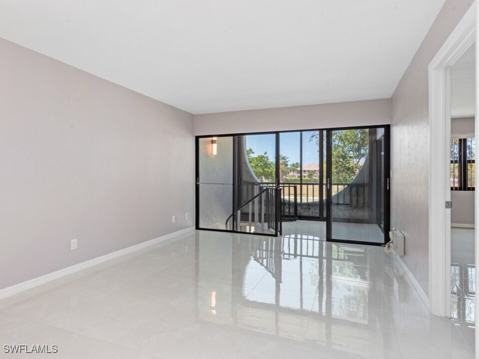 1024 Anglers Cove in Marco Island, FL - Foto de edificio