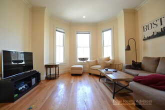 30 Bentley St, Unit 2 in Boston, MA - Building Photo - Building Photo