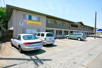 Woodland Park Apartments in East Palo Alto, CA - Building Photo - Building Photo