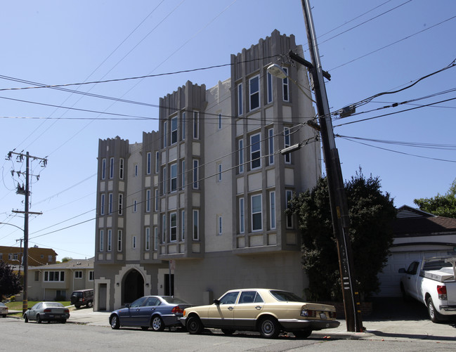 669 Alma Ave in Oakland, CA - Foto de edificio - Building Photo