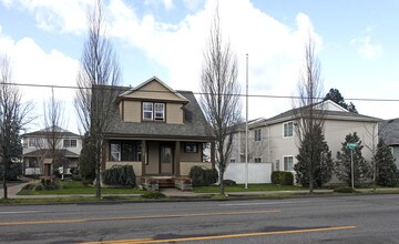 Northridge Plaza Apartments in Portland, OR - Building Photo - Building Photo