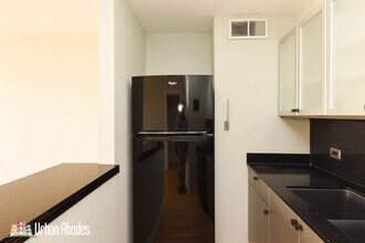 429 W Wellington Ave, Unit A05C in Chicago, IL - Foto de edificio - Building Photo