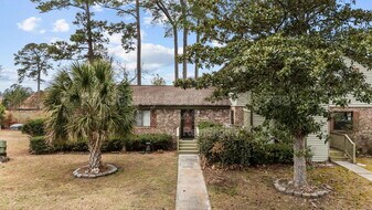 305 Resort Dr in Myrtle Beach, SC - Building Photo