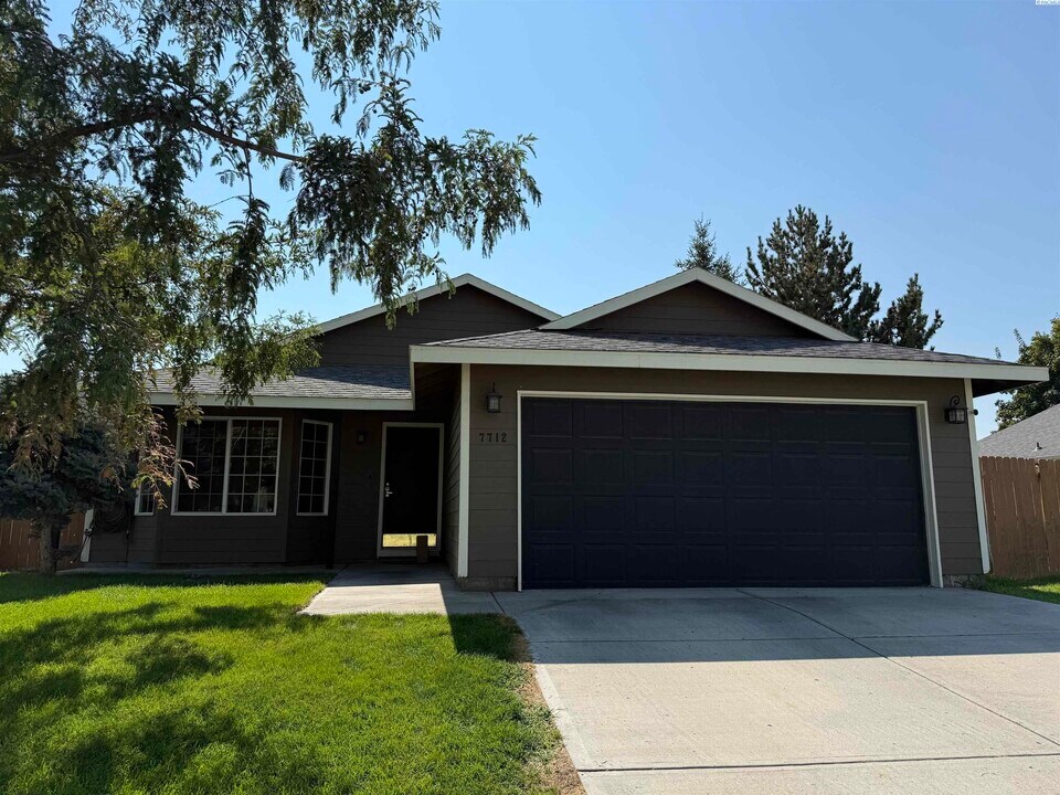 7712 Thetis Dr in Pasco, WA - Building Photo