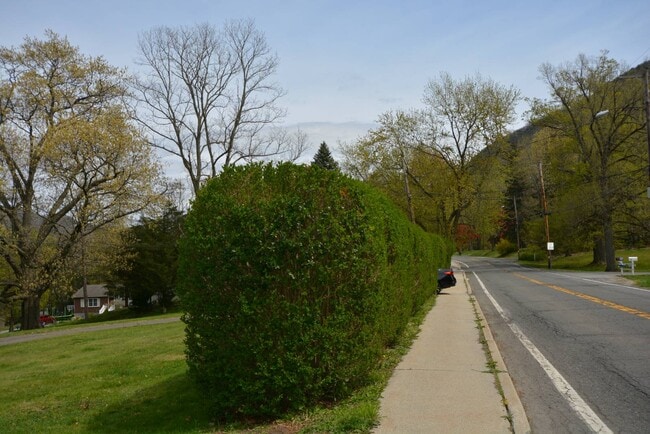 99 Bayview Ave in Cornwall On Hudson, NY - Building Photo - Building Photo