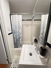 402 E 11th St in New York, NY - Building Photo - Building Photo