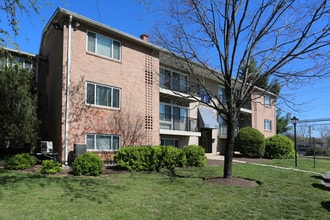 Hillside Heights in Capitol Heights, MD - Foto de edificio - Building Photo