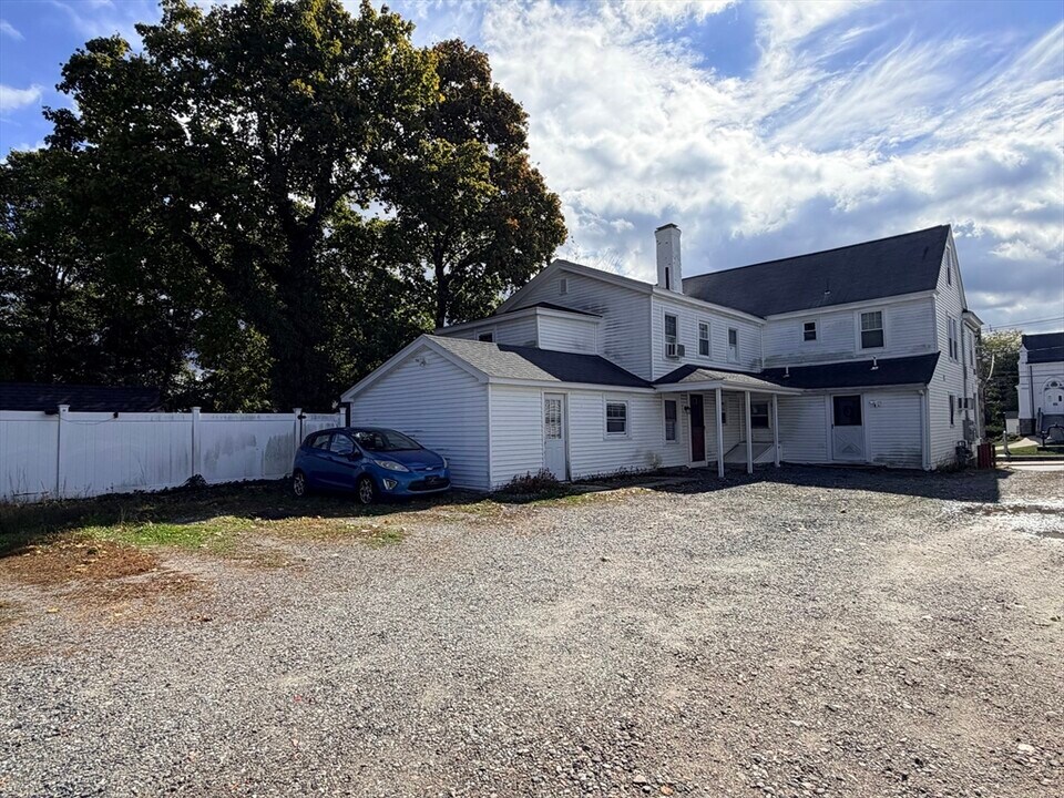 146 Village St in Medway, MA - Building Photo