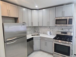 41 Peach Pl in Bay Shore, NY - Building Photo - Building Photo