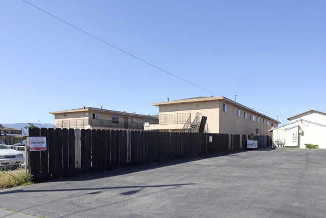 1058 E Laurel Dr in Salinas, CA - Building Photo - Building Photo