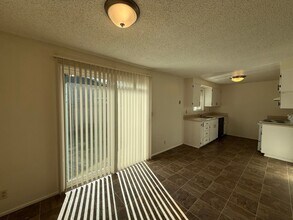 6374 F St in Springfield, OR - Building Photo - Building Photo