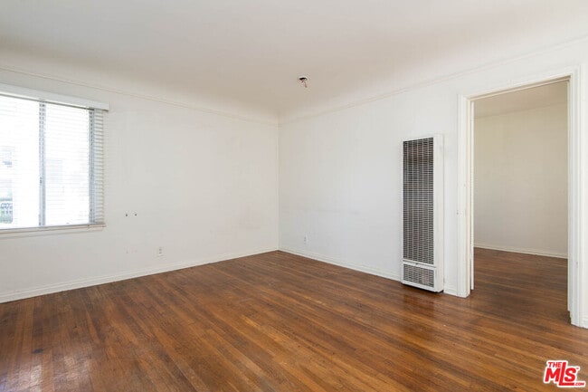 2628 S Barrington Ave in Los Angeles, CA - Building Photo - Building Photo