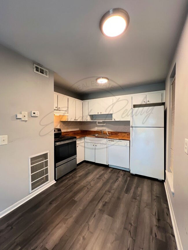 property at 555 N Dupont Ave