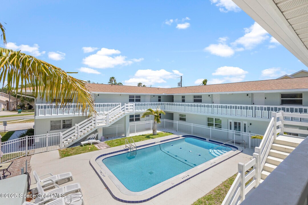 299 E Central Blvd in Cape Canaveral, FL - Building Photo