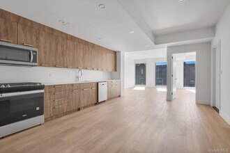 108 Middle Neck Rd in Great Neck, NY - Building Photo - Building Photo