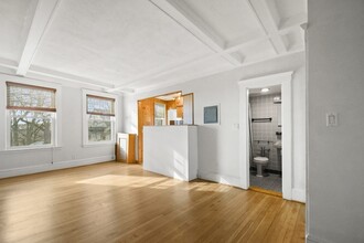 34 Kinross Rd in Boston, MA - Foto de edificio - Building Photo