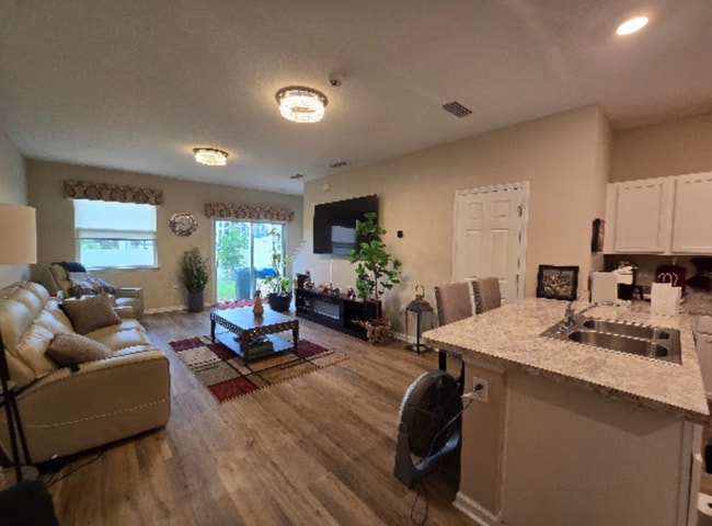 7804 Merchants Way in Jacksonville, FL - Foto de edificio - Building Photo