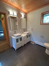 2021 River Rd in Manchester, NH - Building Photo - Building Photo