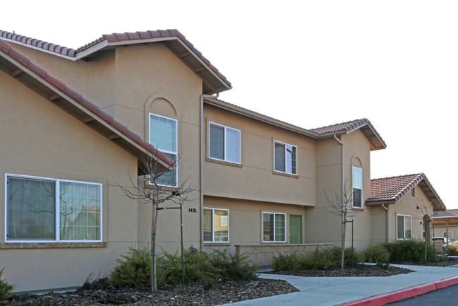 Viscaya Gardens in Dinuba, CA - Foto de edificio - Building Photo