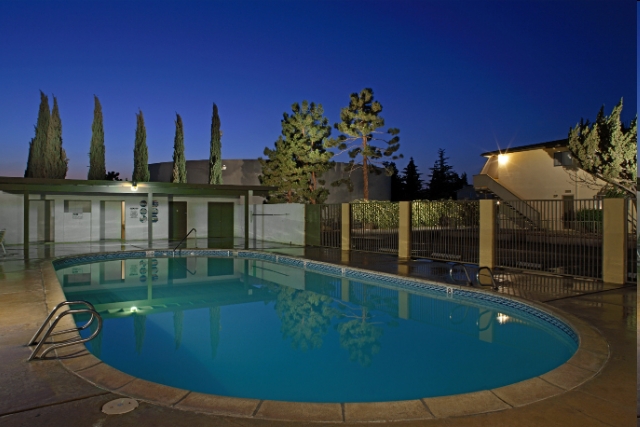 Autumn Glen Apartments in Bakersfield, CA - Building Photo