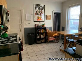 4 Litchfield St, Unit 1 in Boston, MA - Building Photo