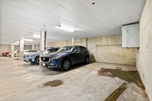 327 Centre St, Unit 203 in Boston, MA - Building Photo
