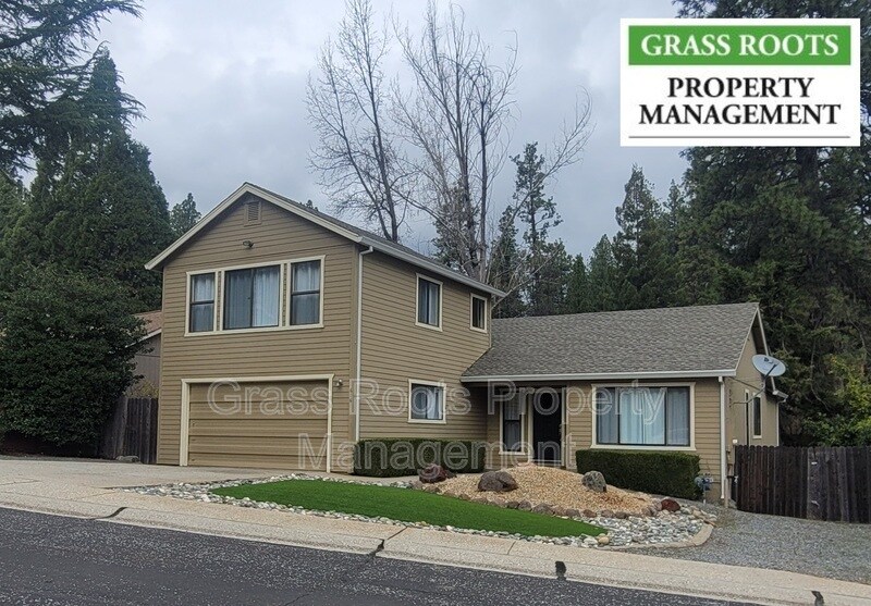 616 Pelton Way in Grass Valley, CA - Foto de edificio