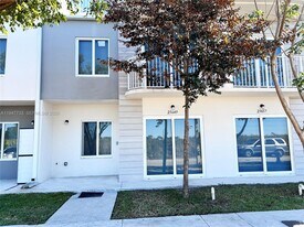 25649 SW 144th Ave in Princeton, FL - Building Photo