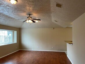 1005 Canyon Springs Dr in La Porte, TX - Building Photo - Building Photo