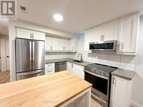 813 Groveland Ave in Oshawa, ON - Building Photo - Building Photo