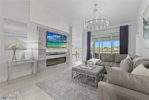 5873 3 Iron Dr in Naples, FL - Building Photo