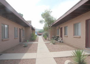 2511 N Fontana Ave in Tucson, AZ - Building Photo - Building Photo