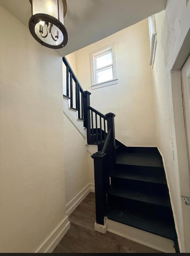 property at 818 W 4th St