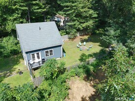 55 Circle Dr in Ashford, CT - Building Photo
