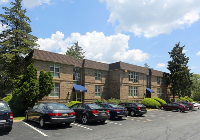 Top of the Hill Apartments in Wilmington, DE - Building Photo - Building Photo