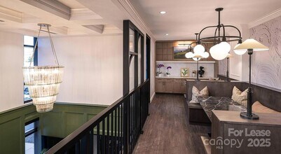 2025 Cleveland Ave, Unit Solarium in Charlotte, NC - Building Photo - Building Photo