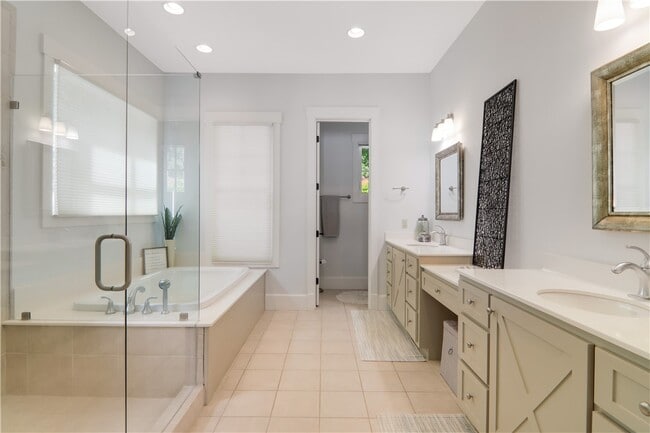 property at 319 Green Tree Ct